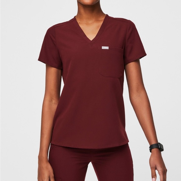Figs Tops - Figs woman’s Catarina one pocket top maroon, medium